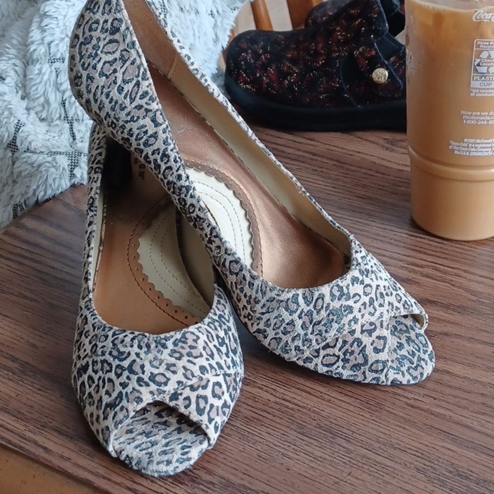 Kenneth Cole pumps, 8, EUC